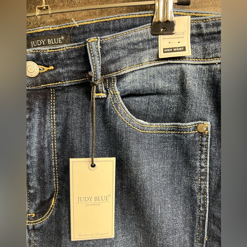 ❌SOLD❌NWT JUDY BLUE Women's Blue Flared Jeans Size 15/32 - Picture 3 of 4